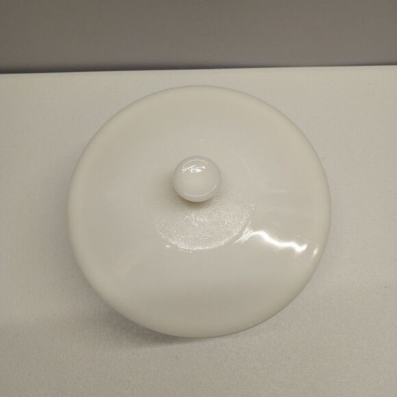 Vintage Federal Milk Glass Casserole Dish Sunflower Pattern Lidded 1960s 2.5 QT - Picture 2 of 7